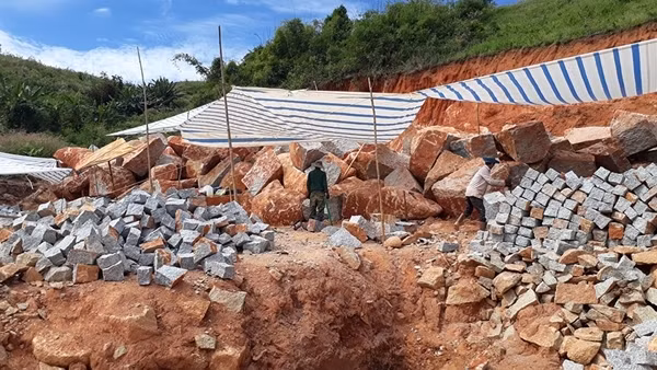 Đà Lạt đóng cửa mỏ, giá cát đá tăng cao