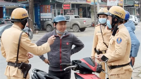 Hà Nội: Gần 900 trường hợp vi phạm nồng độ cồn bị xử lý trong 1 tuần ảnh 2