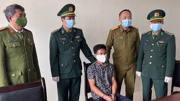 Bị bắt sau khi lẩn trốn ở nước ngoài 9 năm ảnh 3