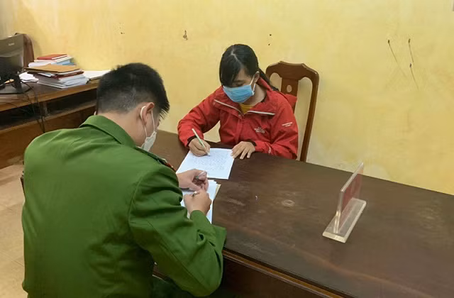 Trình báo hoang tin bị cướp tiền, vàng do nợ nần -0