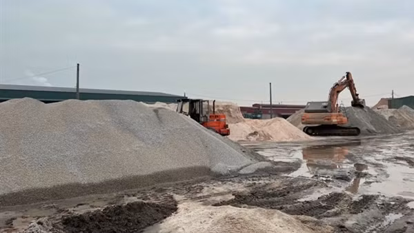 "Xí phần" đất cụm công nghiệp để khai thác titan trái phép ảnh 2