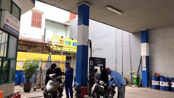 Xăng RON95-III vượt 26.800 đồng mỗi lít, tăng cao nhất từ trước tới nay ảnh 3