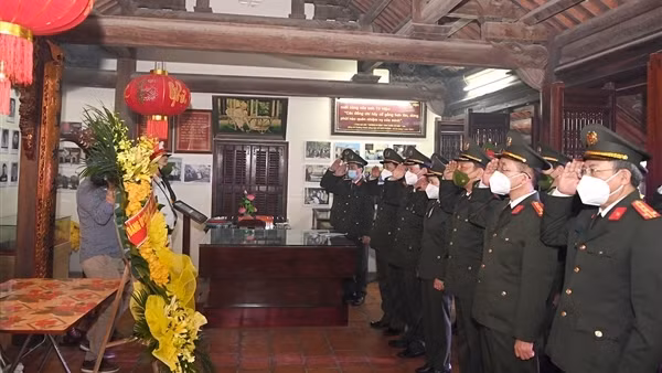 Kỷ niệm 110 năm Ngày sinh đồng chí Tô Hiệu - người cộng sản kiên trung ảnh 4