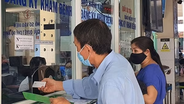 Thí điểm khám, chữa bệnh bảo hiểm y tế bằng căn cước công dân gắn chíp
