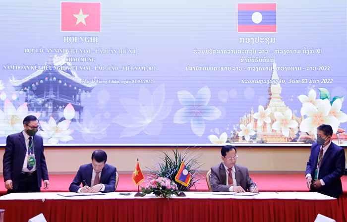 Thắt chặt quan hệ hợp tác giữa lực lượng An ninh hai nước Việt Nam - Lào -1