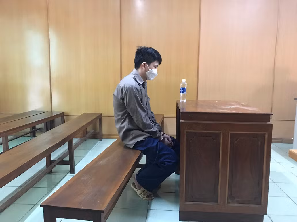 Lãnh án vì tổ chức cho đồng hương ở lại Việt Nam -0