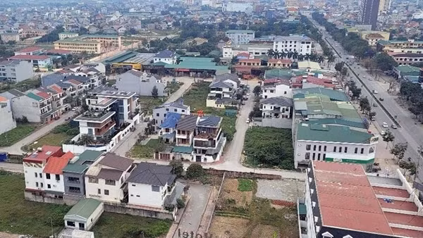 Tự ý xây sân bóng, kinh doanh trên “đất vàng” của Nhà nước ảnh 3