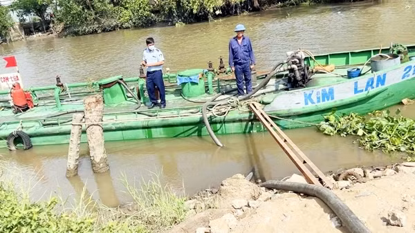 Cây xăng báo hết nhưng "ém" 5.733 lít dầu chờ tăng giá ảnh 3