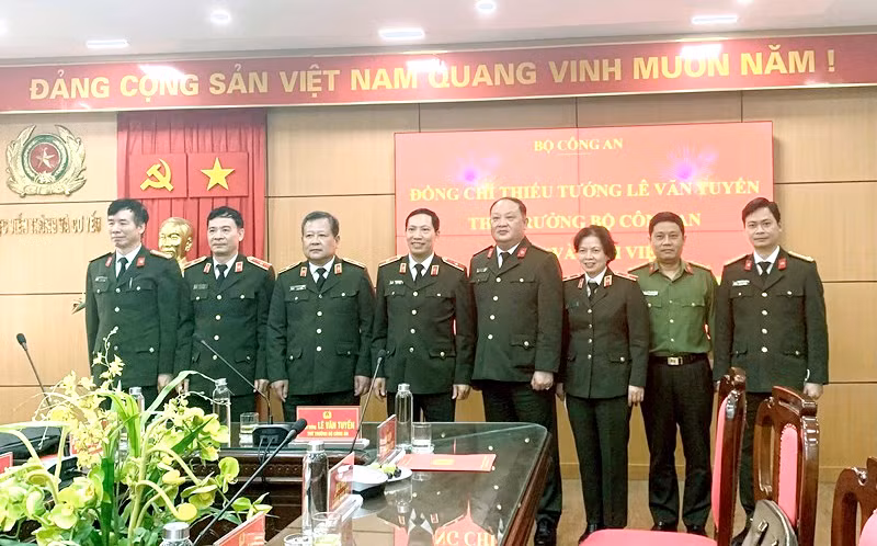 Thứ trưởng Lê Văn Tuyến kiểm tra công tác tại Cục Viễn thông và Cơ yếu -0