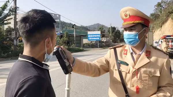 "Khoá đầu, khoá đuôi" xử lý ma men ảnh 3
