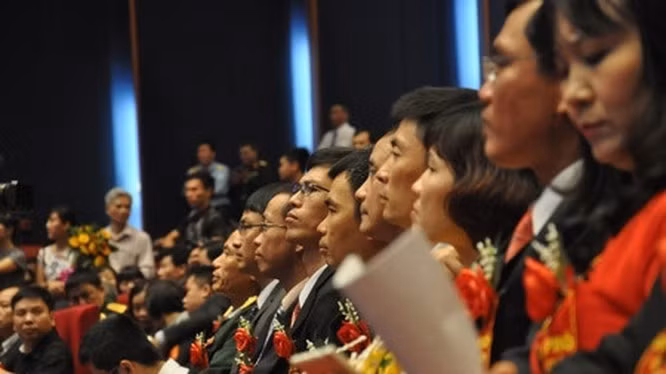 Chuẩn chức danh Giáo sư, Phó Giáo sư: Vẫn lọt lưới? -0