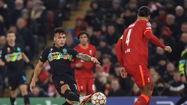 Hành động đẹp của CĐV Liverpool trong ngày đại thắng Man Utd ảnh 12