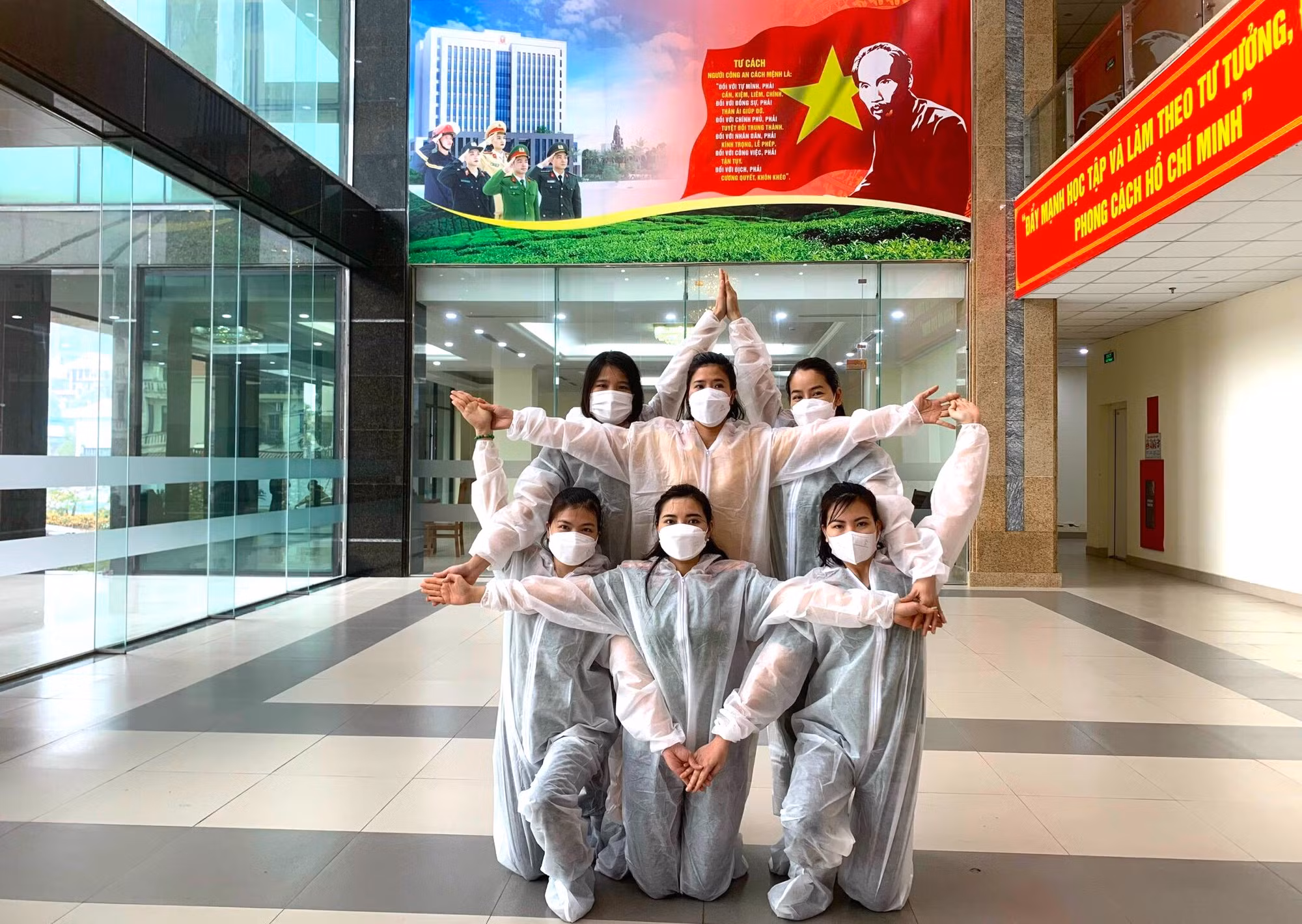 Phụ nữ Công an Thái Nguyên lan tỏa tinh thần lạc quan chống COVID-19 -0
