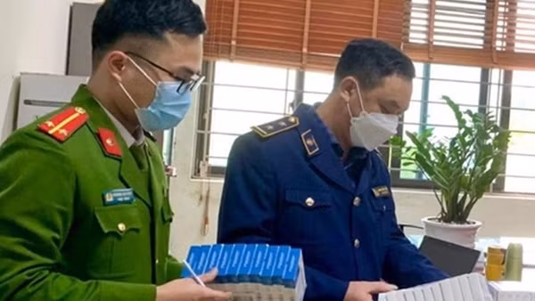 Thuốc điều trị COVID-19 trôi nổi "ém" tại các hiệu thuốc ảnh 2
