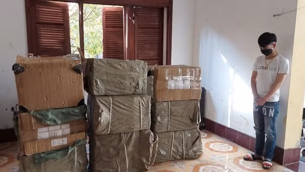 Thu giữ hàng nghìn kit test, thuốc điều trị COVID-19 trôi nổi ảnh 3