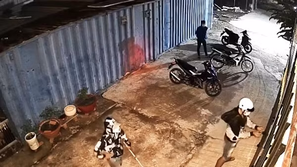 Trộm vặt manh động đe dọa chủ nhà khi bị phát hiện
