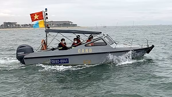 Đảm bảo an toàn giao thông đường thủy trong mùa du lịch ảnh 2