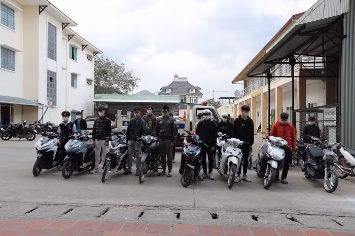 Triệu tập hàng chục học sinh làm rõ hành vi đua xe -0