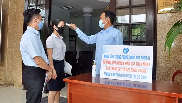 Người lao động chật vật trước cảnh giá tăng, lương “đóng băng”! ảnh 2