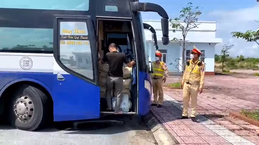 15 phút phát hiện hai lái xe sử dương tính ma túy trên cao tốc -0