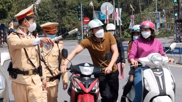 Bị CSGT "ốp" nóng, nhiều tài xế phân bua "chưa hề say" ảnh 3