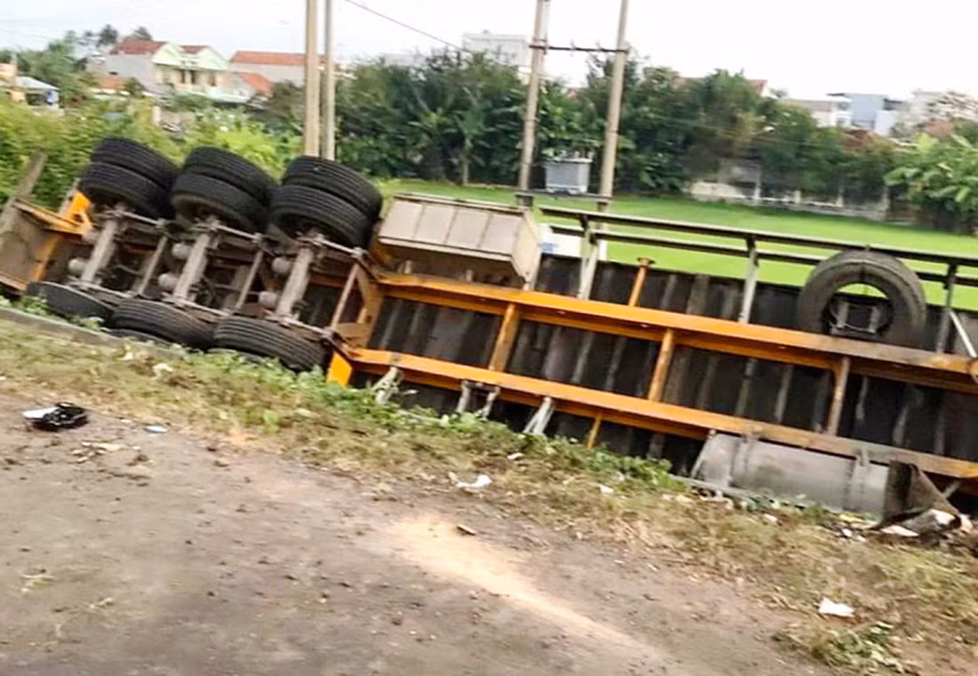 Anh trai giao xe đầu kéo cho em ruột điều khiển gây tai nạn, cả hai cùng bị khởi tố -0