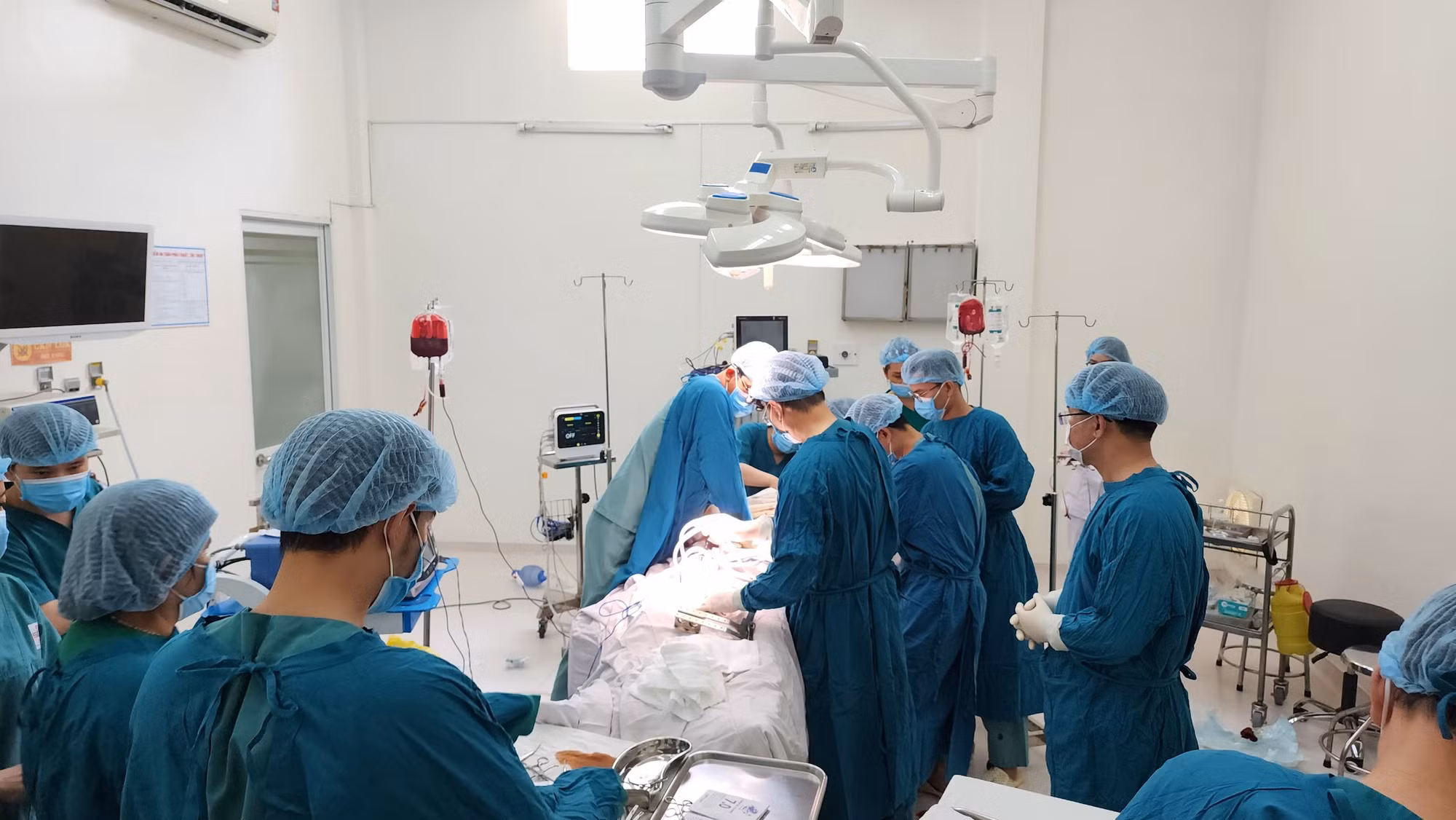 Điều tra vụ một người nước ngoài bị đâm tử vong trên đường -0