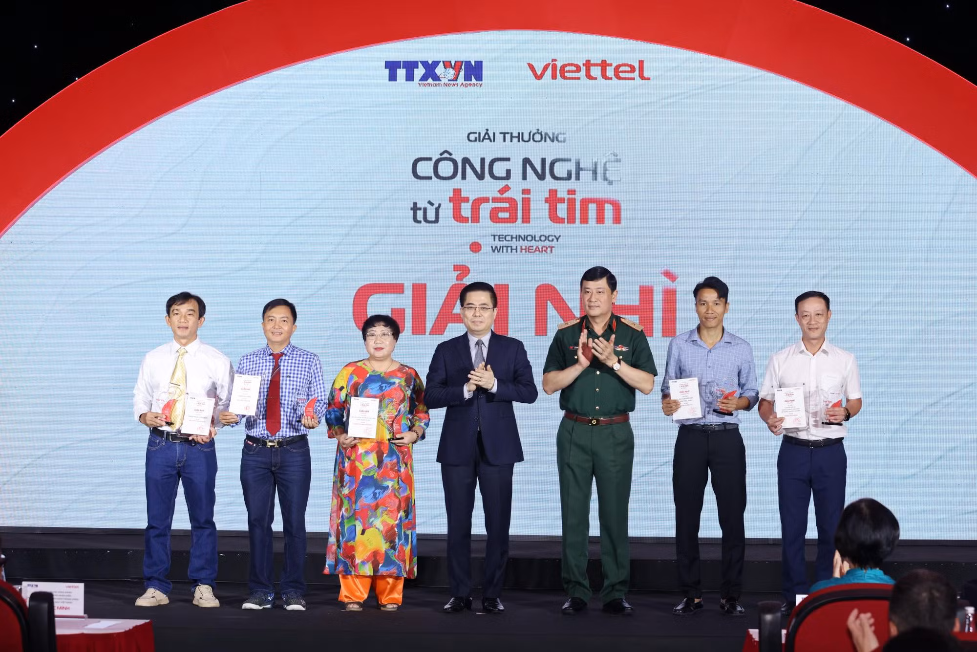 32 tác phẩm xuất sắc tại&nbsp;Giải thưởng 