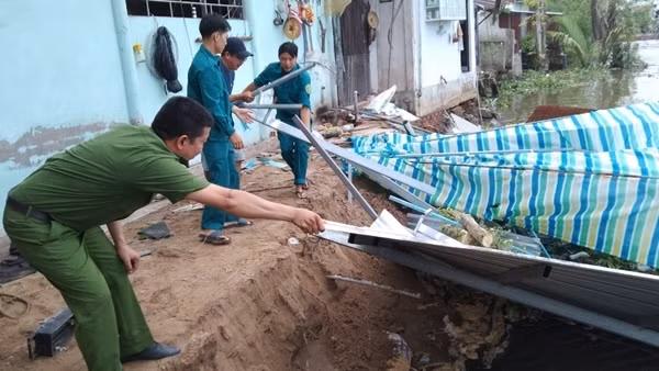Vĩnh Long: Liên tiếp sạt lở ven sông Măng Thít
