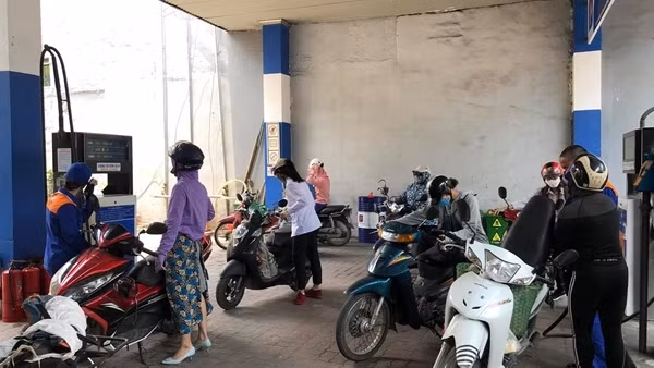 Giá xăng dầu đồng loạt giảm