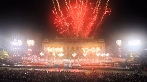 Ấn tượng đêm khai mạc Tuần lễ Festival Nghệ thuật quốc tế Huế 2024