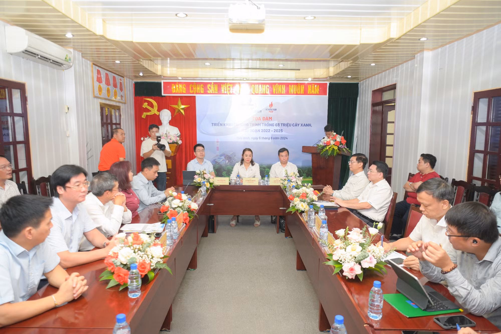 Trồng cây xanh là giải pháp quan trọng trong chuyển dịch năng lượng -0
