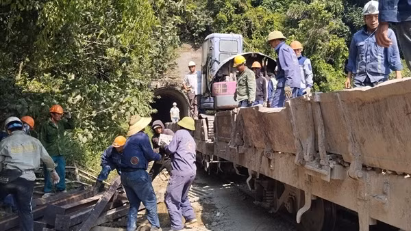 Hầm đường sắt xuống cấp: Tiềm ẩn nhiều nguy cơ mất an toàn
