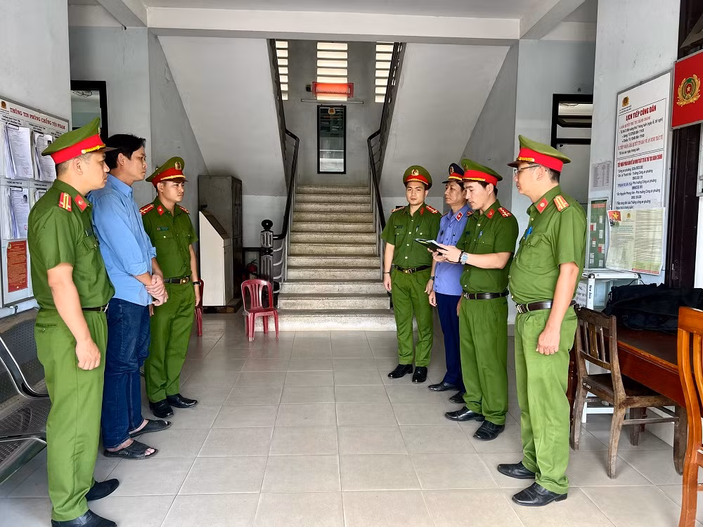 Nhân viên kinh doanh chiếm đoạt gần 1 tỷ đồng của công ty để đánh bạc -0