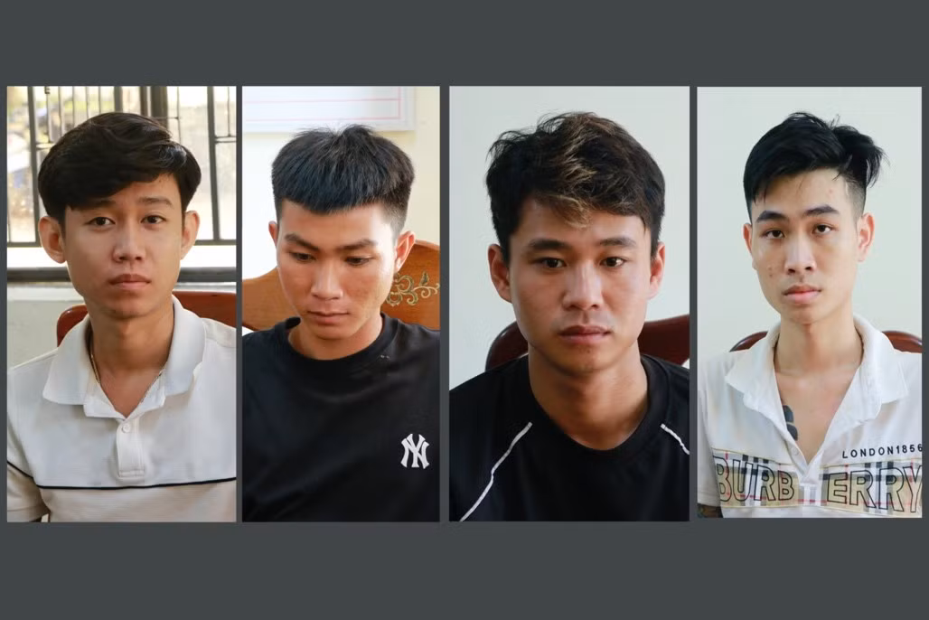 Thu khẩu 2 súng và 13 viên đạn khi bắt nhóm mua bán ma túy -0
