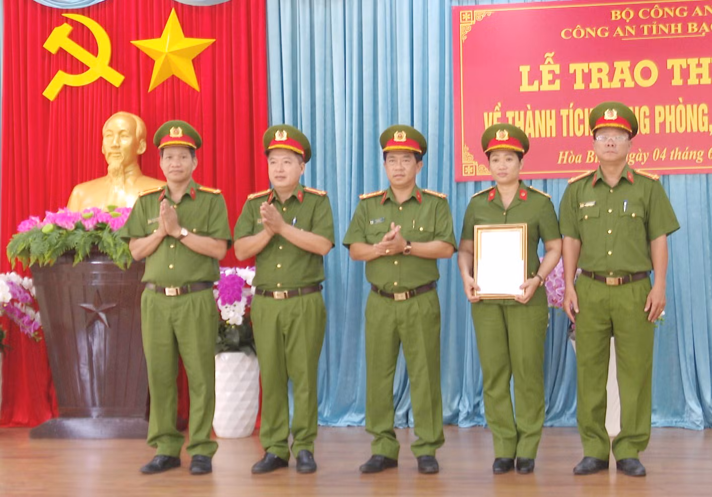Thưởng nóng lực lượng khám phá nhanh vụ dàn cảnh cướp giật tài sản -0