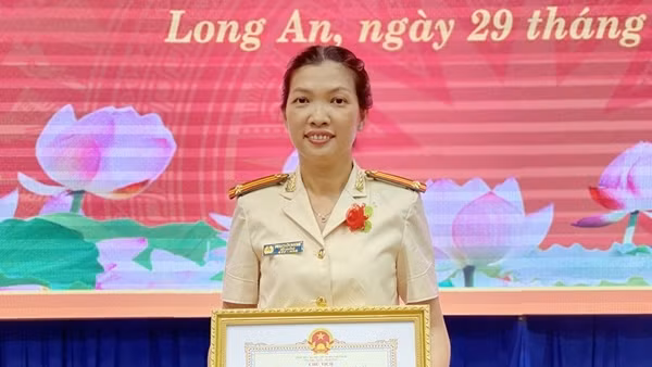 Nữ cán bộ Công an tận tụy trong thực hiện Đề án 06