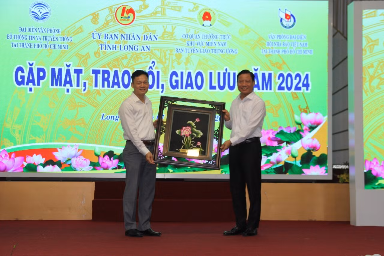 Báo chí đồng hành “phát triển xanh” với tỉnh Long An -0
