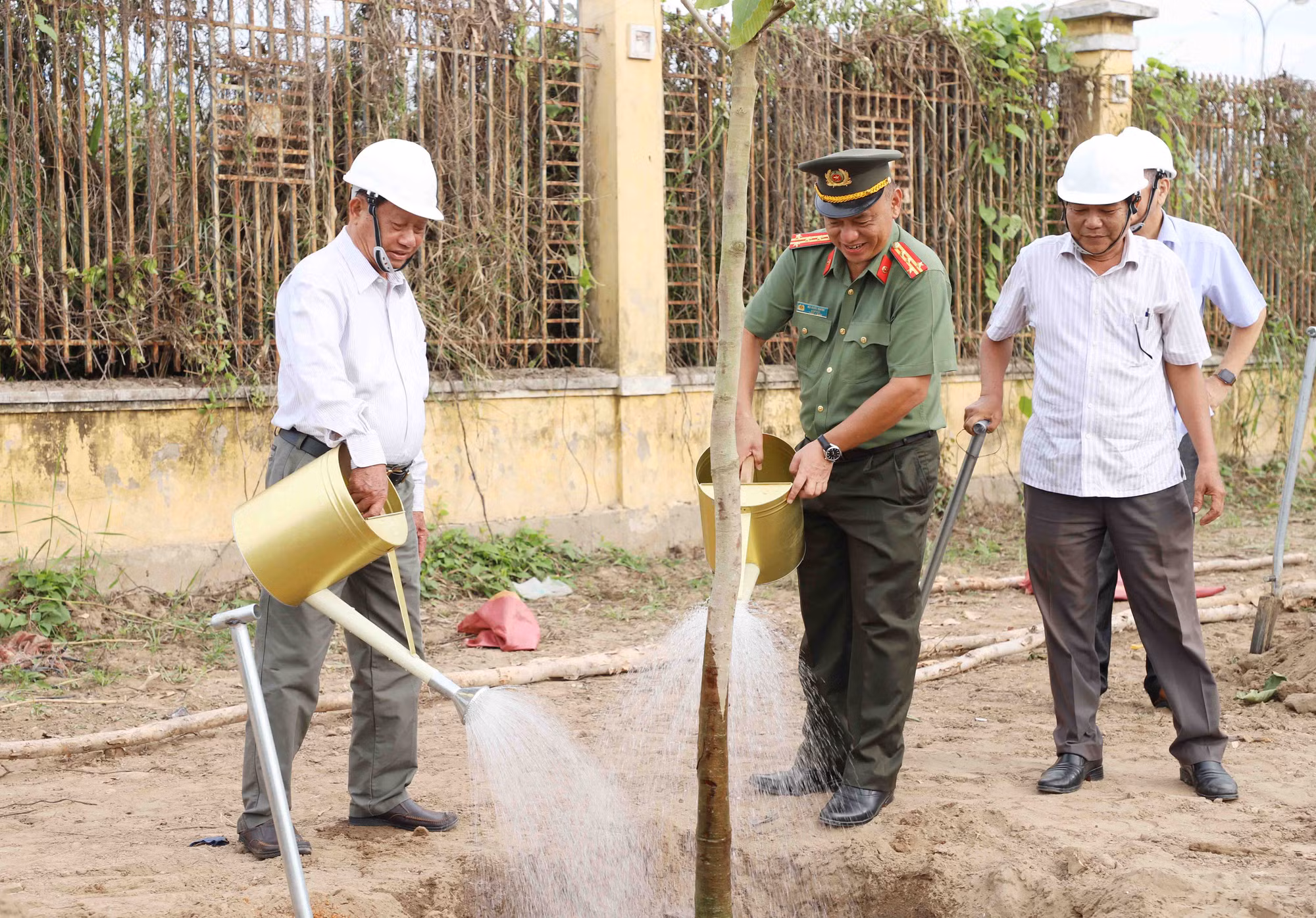 Công an tỉnh Sóc Trăng tổ chức Tết trồng cây năm 2024 -0