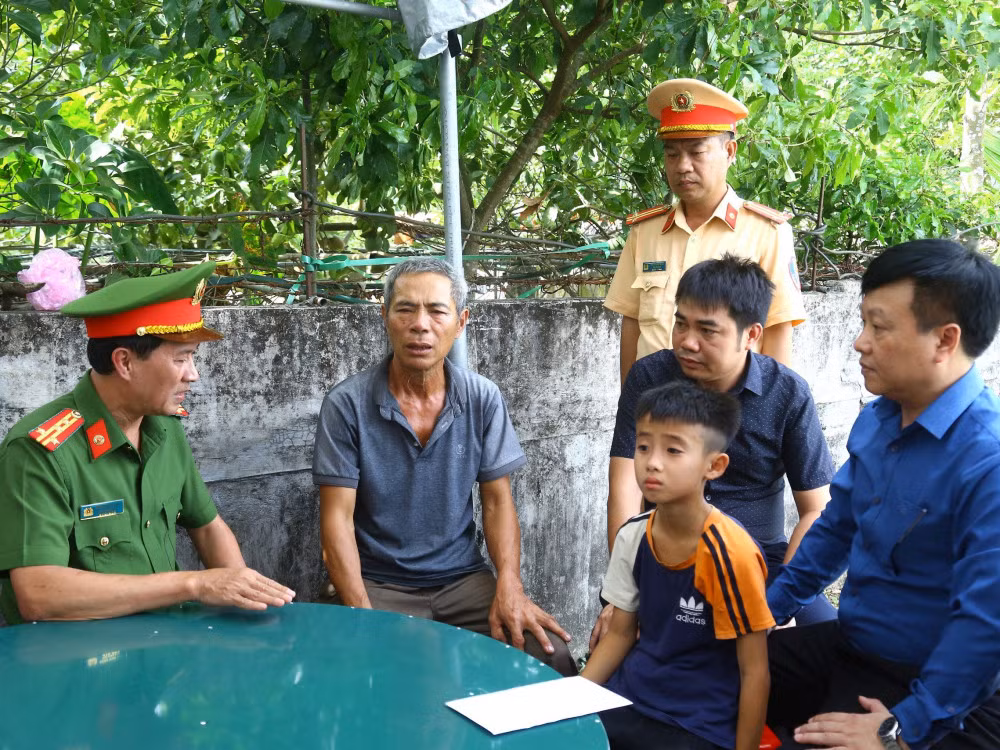 Truy tìm lái xe gây tai nạn khiến 3 người chết rồi bỏ trốn -0