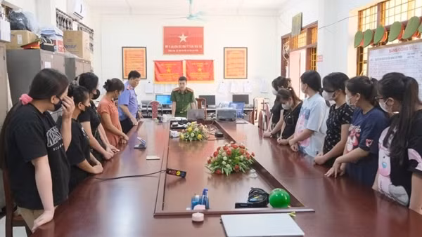 Khởi tố thêm 11 bị can giả danh sàn thương mại điện tử Shopee để lừa đảo