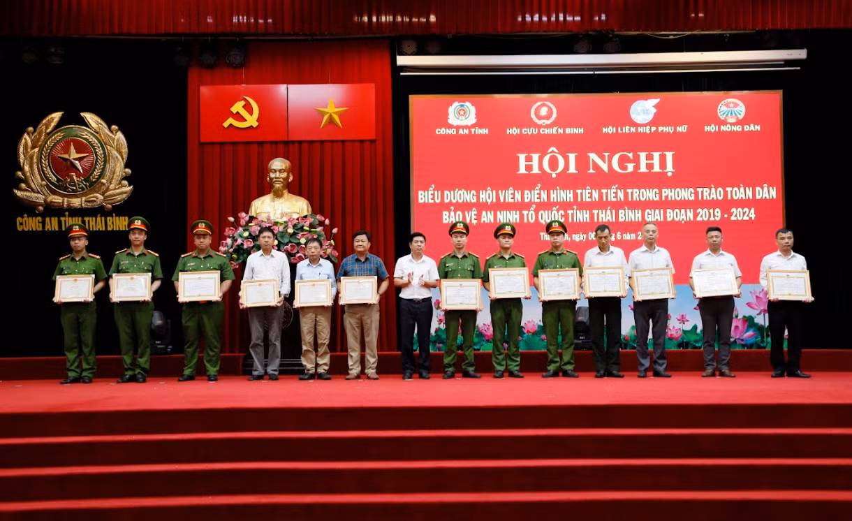 80 hội viên được khen thưởng trong phong trào toàn dân bảo vệ ANTQ -1