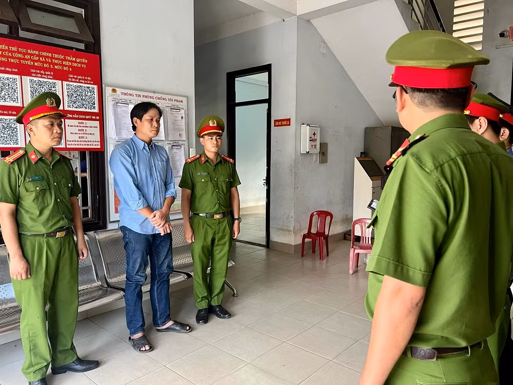 Nhân viên kinh doanh chiếm đoạt gần 1 tỷ đồng của công ty để đánh bạc -0