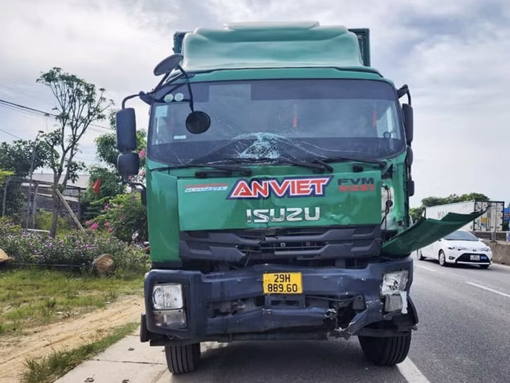 Truy tìm lái xe gây tai nạn khiến 3 người chết rồi bỏ trốn -0