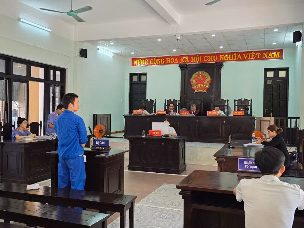 Ghen với tình cũ, người đàn ông ly dị vợ dùng xăng đốt chết tình nhân -0