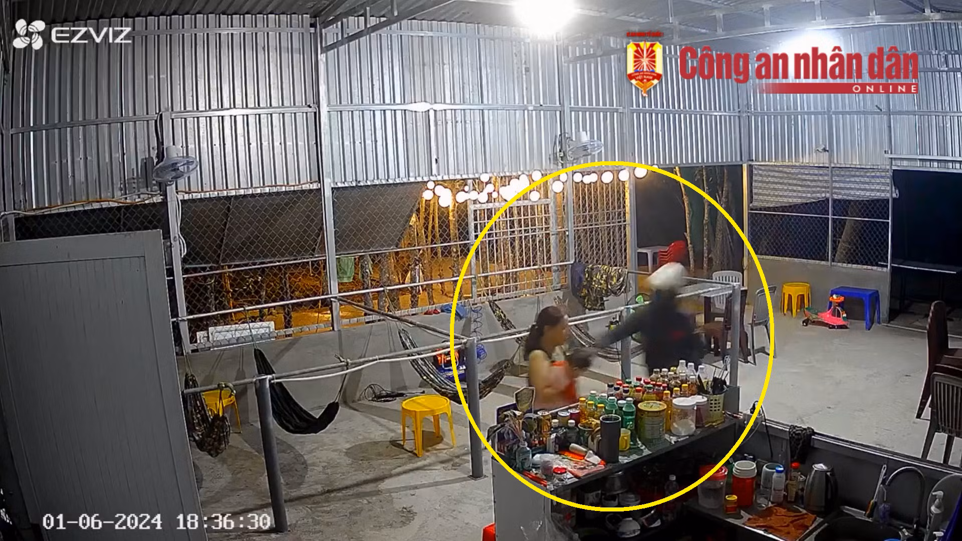 Đã bắt được 2 đối tượng dàn cảnh mua xăng rồi cướp giật dây chuyền của chủ quán -0