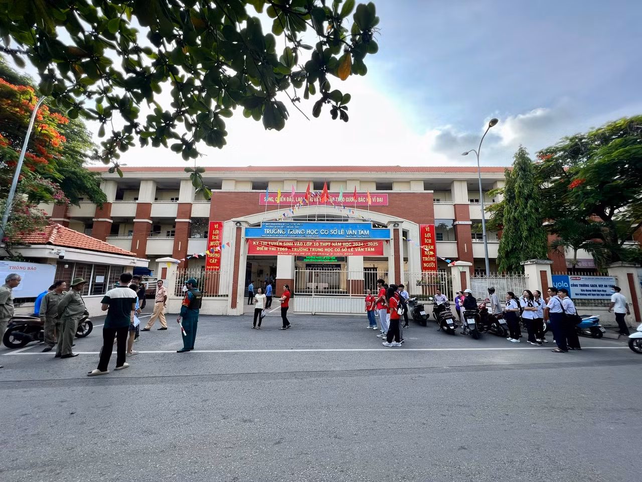 Thí sinh lưu ý không mang theo đồng hồ thông minh vào phòng thi -0