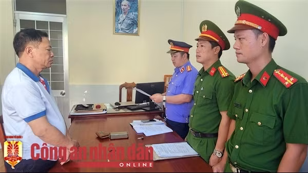 Bắt giam nguyên Chủ tịch UBND xã cùng cán bộ địa chính ở Phú Quốc