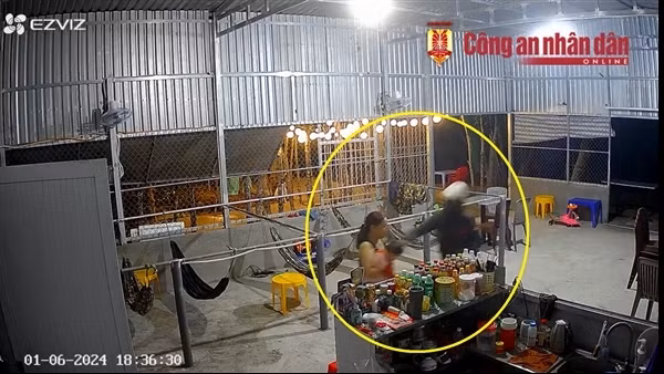 Dàn cảnh mua xăng để cướp dây chuyền của chủ quán giải khát