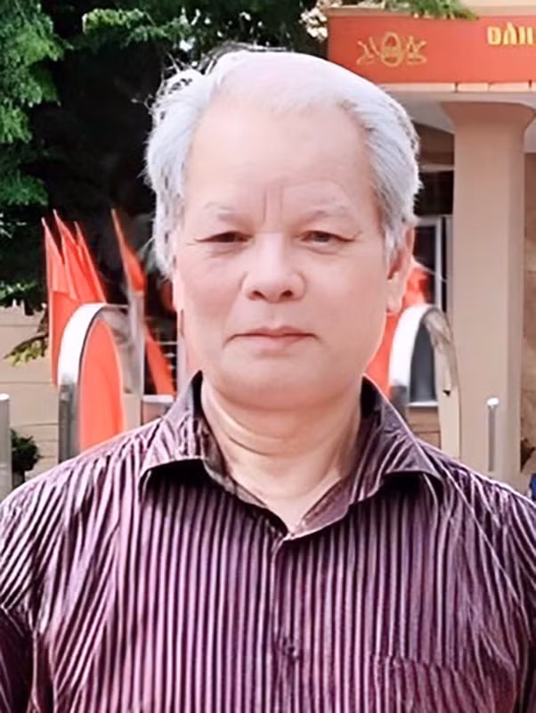 Bên mùa Lục bát của một cõi chữ -1